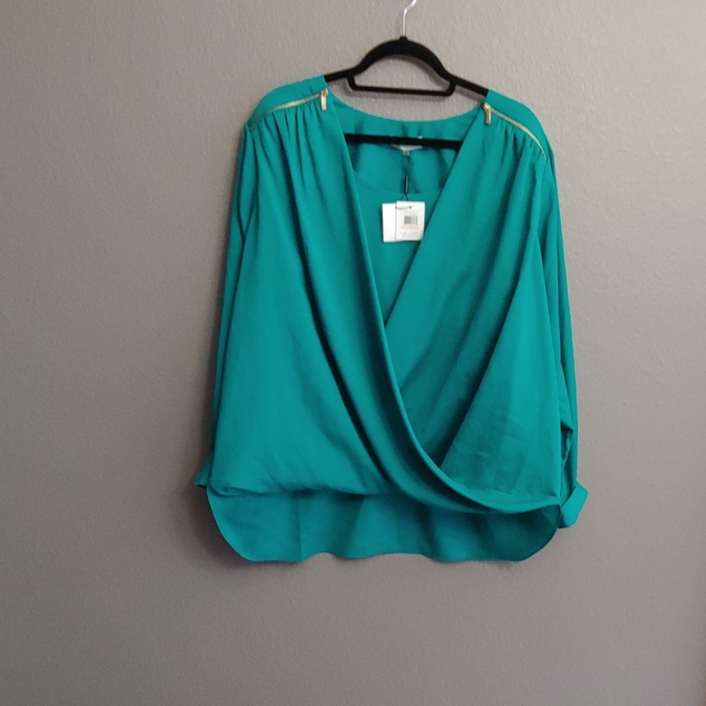 High low roll sleeve blouse